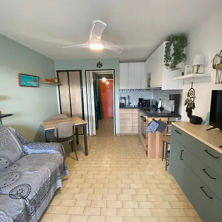 As24003-studio à 200m Plage-parking Privé