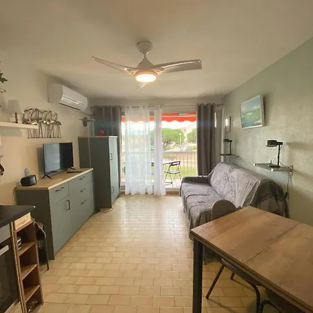 As24003-studio à 200m Plage-parking Privé * Le Grau-du-Roi